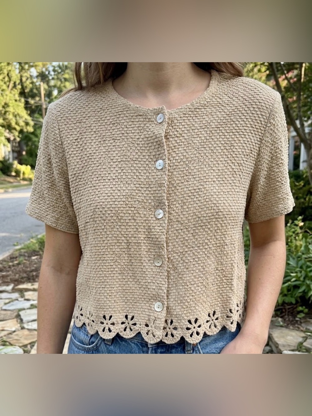 MOLLY MALLOY PETITE Beige Textured Button-Front Crop Top by